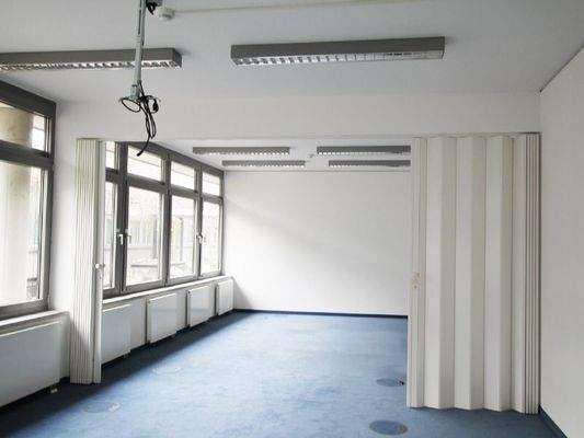 Teilbarer Meetingraum