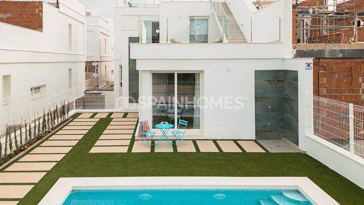 3-Bedroom Villas with Pools and Parking in Los Alcázares Murcia