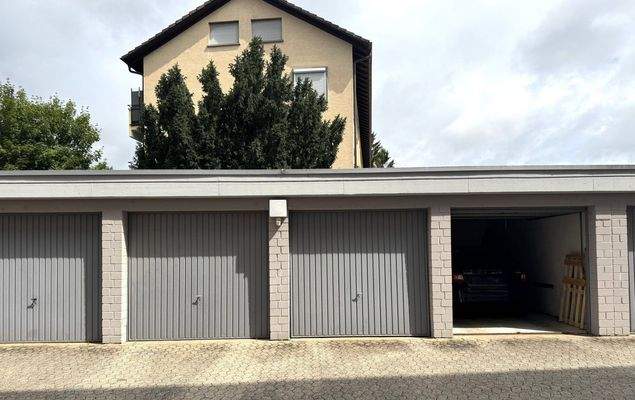 Garage 8-7. Garage von rechts