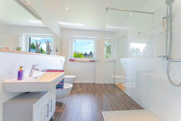 Badezimmer im Erdgeschoss