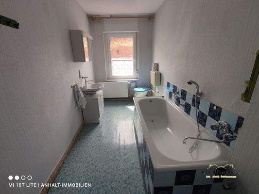 Haus rechts 1. OG- Bad