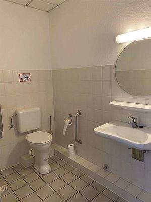 WC 1 am Wartebereich