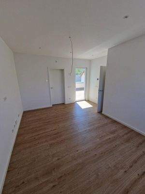 Zimmer DG mit Bad und Loggia