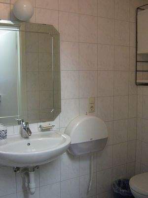 5. Spiegel mit Rasierlicht.JPG