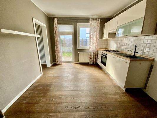 Küche mit Terrassenzugang