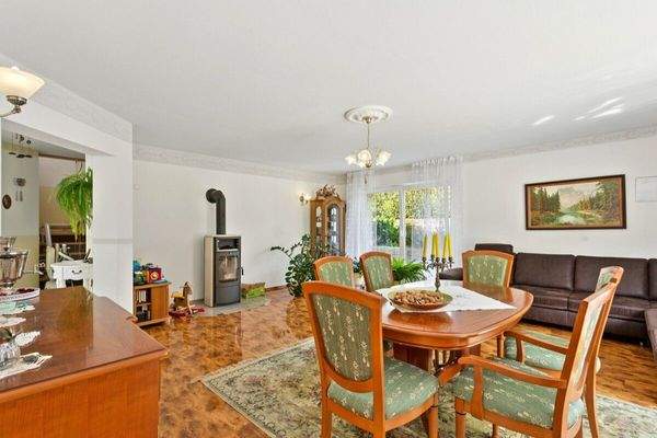 Wohnzimmer mit Kamin