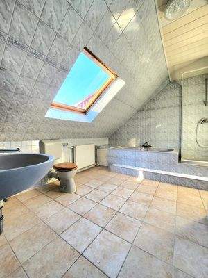 Vollbad mit Wanne und Dusche