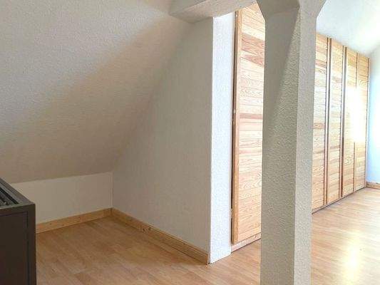 ausgebauter Spitzboden_Nutzfläche mit Schrankverkleidung