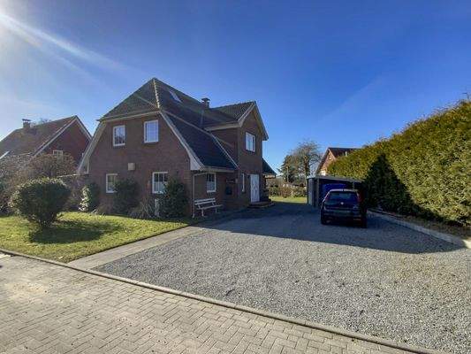 Großzügige Auffahrt