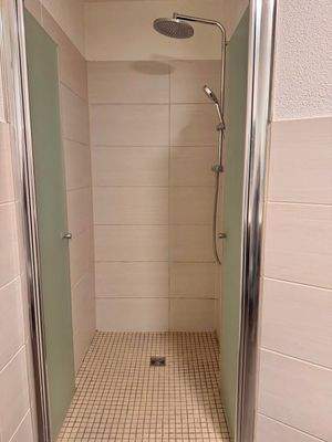 mit ebenerdiger Dusche