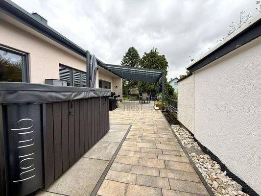 Terrasse mit Whirlpool