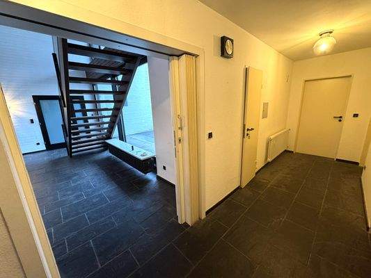 27. Flur, Blick auf Diele EG