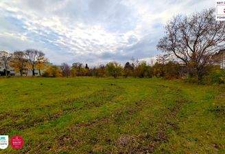 Grundstück vorne Links