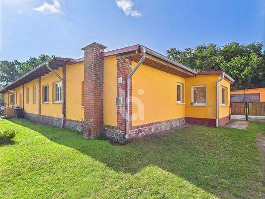 Front des Zuhauses 5