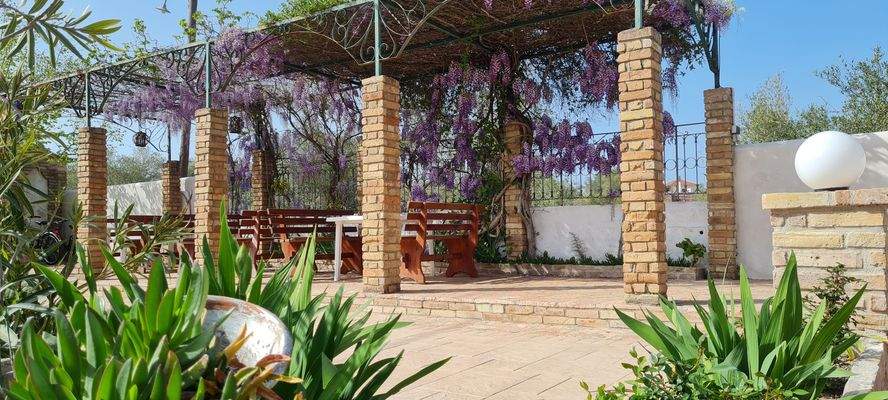 Innenhof Sitzplätze.jpg