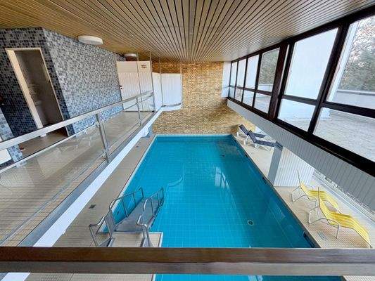 eigenes Schwimmbad im Haus