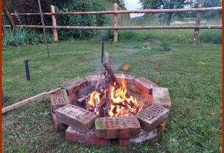 Entspannung beim Lagerfeuer