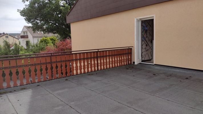 Terrasse über den Garagen