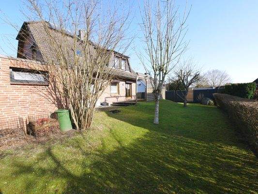 Garten und Hausansicht