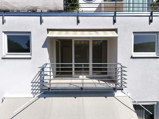 Der Balkon lässt sich vom Wohnraum begehen