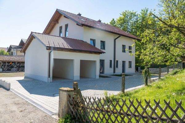 Garagen und Stellplätze