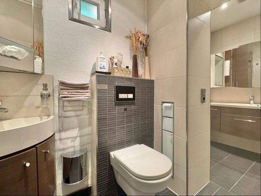 Schönes Tageslichtbad...