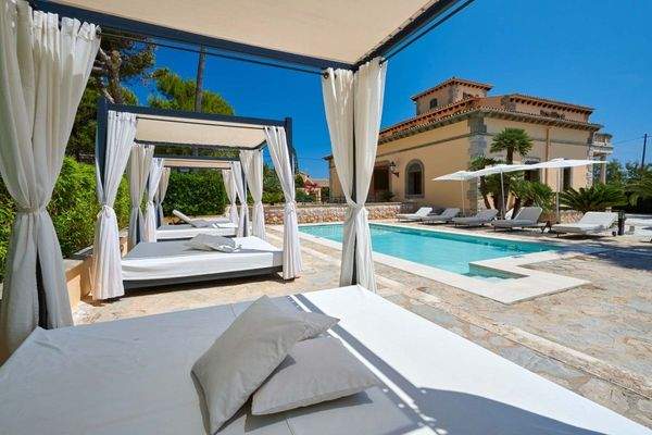 Luxusvilla in erster Meereslinie zu vermieten in Cala Ratjada, Mallorca