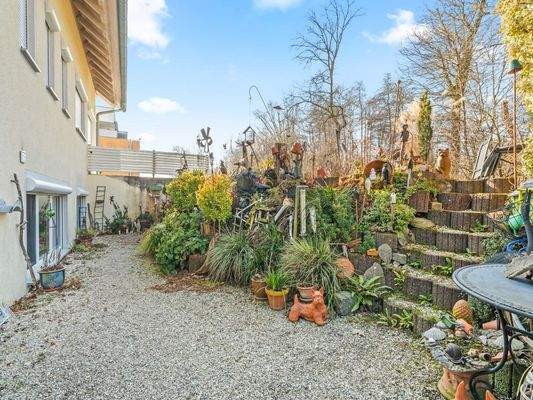 Lichthof Einliegerwohnung mit Aufgang zum Gartenbereich