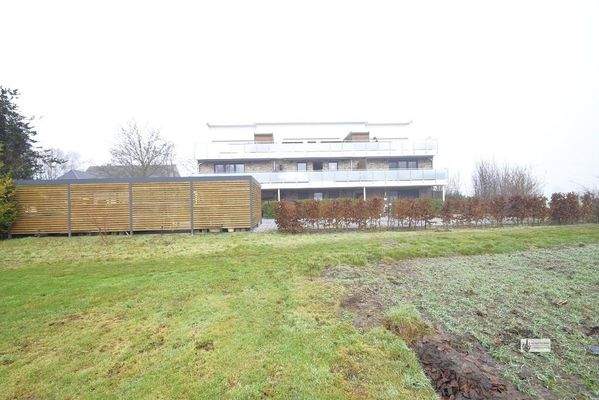 Südseite mit Carports