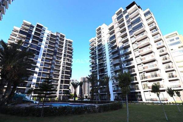 Stylish Real Estate in Complex with Aquapark in Mersin Tece