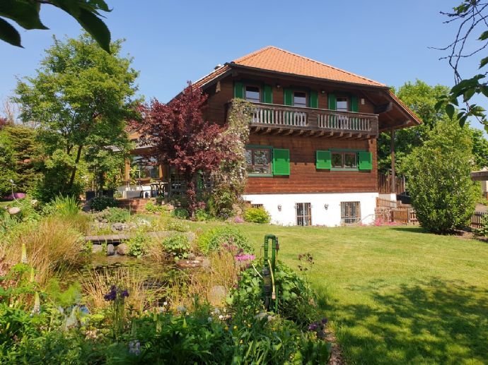 Freistehendes Einfamilienhaus mit wunderbar angelegtem Garten in einer beliebten Wohnlage