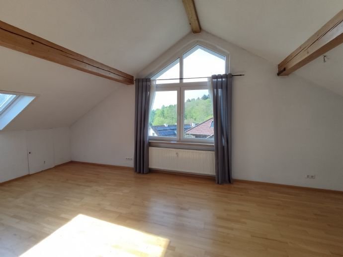 Sonnige 2-Zimmer-Dachgeschosswohnung in Karlsruhe-Hohenwettersbach ab sofort zu vermieten
