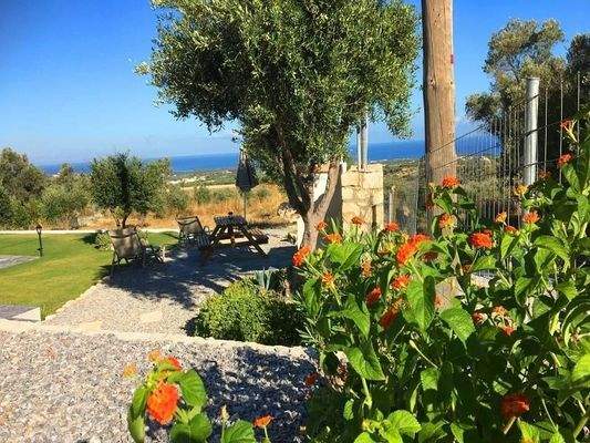 Kreta, Kirianna: Geräumige Villa mit Pool und Dachterrasse zu verkaufen