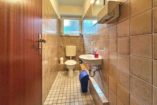 Personal WC Damen Souterrain