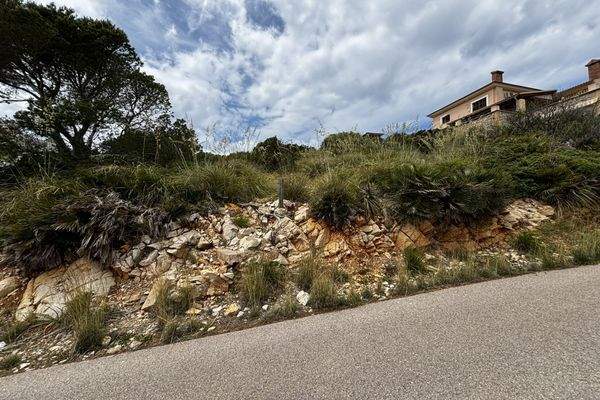 Grundstück von der Strasse