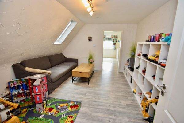 DG - Büro/Ankleide zu Kinderzimmer 1