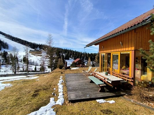 Sonnige Süd-Terrasse mit Pistenblick