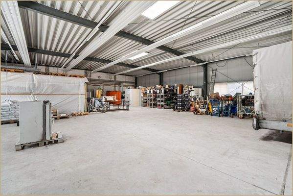Produktions- & Lagerhalle