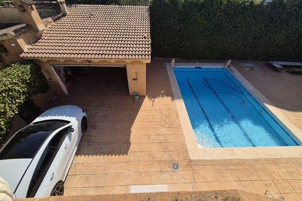 Garage und Pool