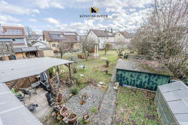 1. OG - Blick vom Balkon in den Garten