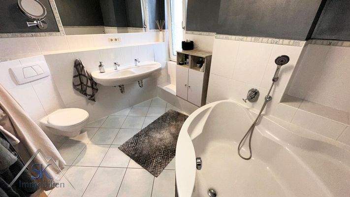 Badezimmer mit Wanne