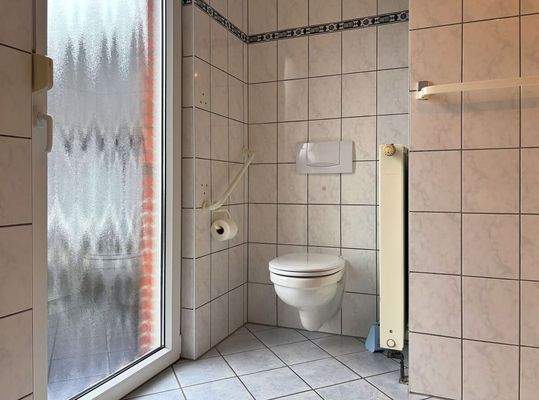 Vorderhaus_OG_Badezimmer