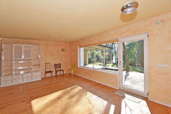 mit Austritt auf die Terrasse