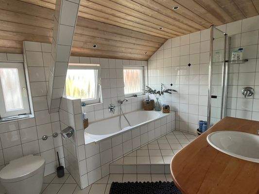 Tageslicht-Vollbad im Dachgeschoss