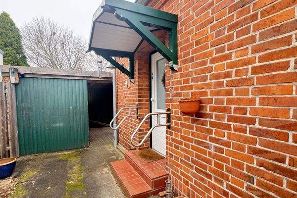 Eingangsbereich mit Klönschnacktür