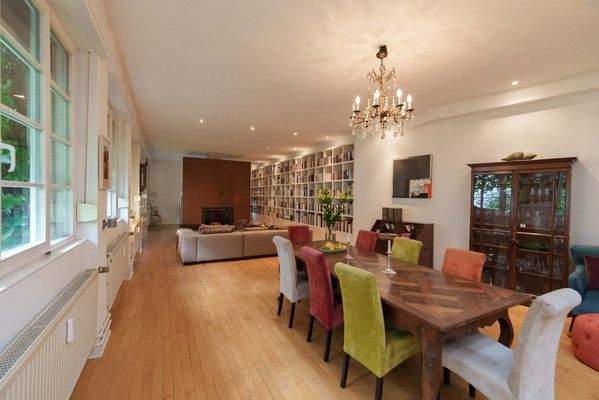 Lichtdurchfluteter Wohn-Essbereich