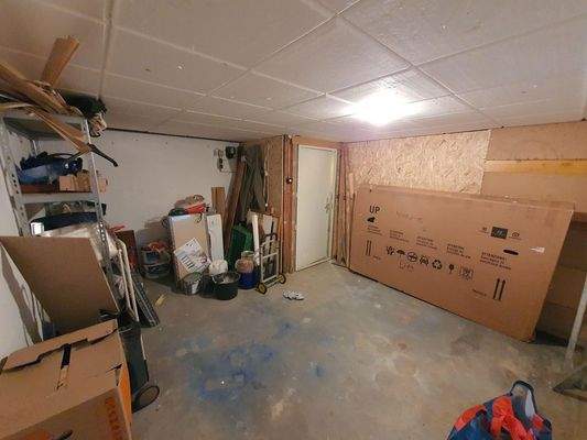 09 Keller grosser Keller mit S