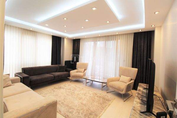 Real Estate 100 m from Tersane Istanbul in Beyoglu