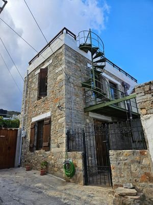 Kreta, Voulismeni: Steinhaus mit Innenhof, Balkon und Dachterrasse mit Panoramablick zu verkaufen