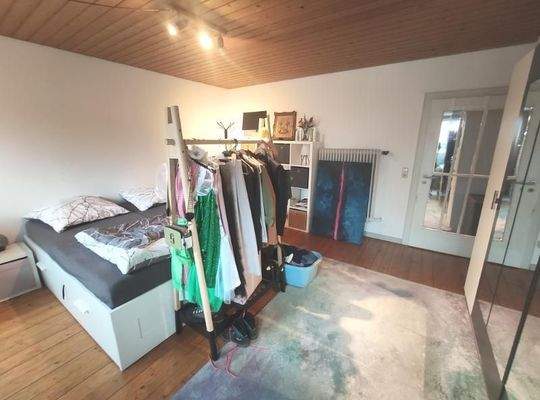 2.OG: Elternschlafzimmer Bild 3